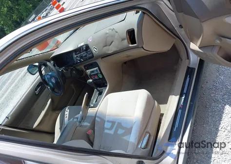 1996 Honda Accord Value z USA, uszkodzony, nr VIN 1HGCD5698TA232964